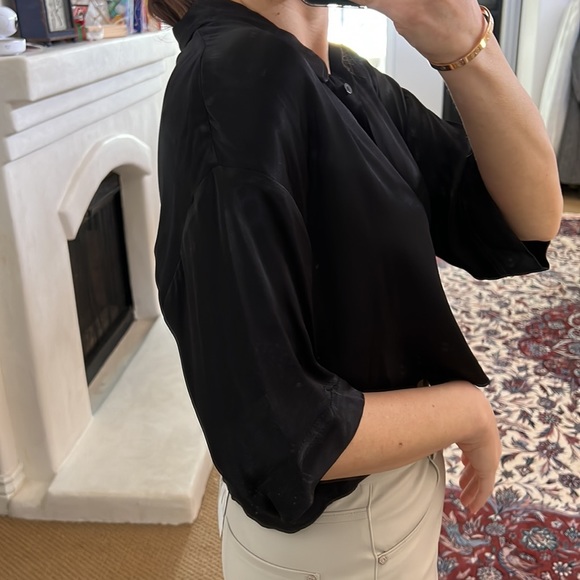 Super cute Zara cropped button down black satin blouse - Picture 2 of 3